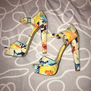 Steve Madden Floral Pumps